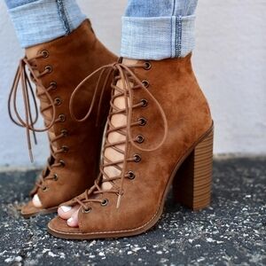 Olivia Jaymes Olive Green Suede Chunky Heel Booties Size 8